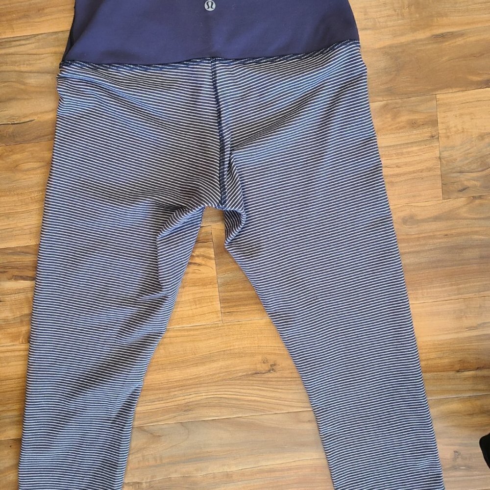 Lululemon Wunder Under Navy White Capri Leggings High Waist Athleisure Size 6/8 - Picture 4 of 4